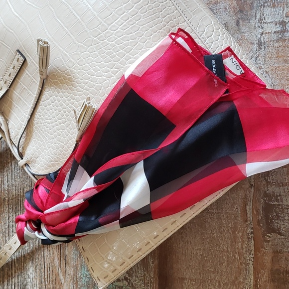 ADRIENNE VITTADINI Vintage red, white, black Printed Silk Scarf. EUC - Picture 4 of 9
